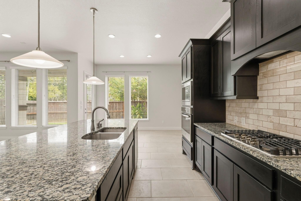 9527 Scanlan Heights Lane - Photo 13