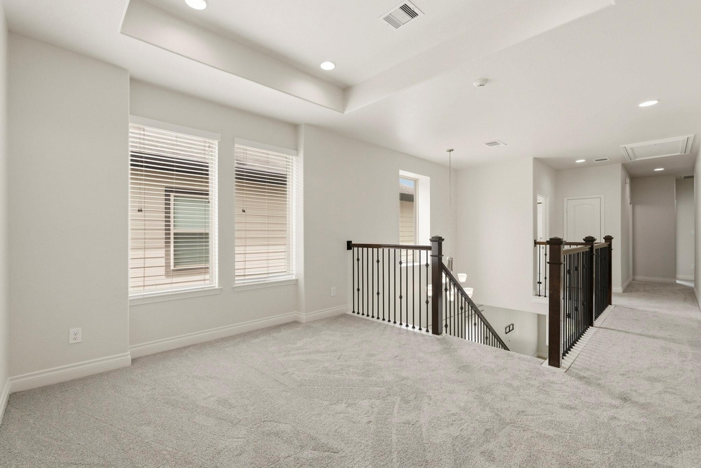 9527 Scanlan Heights Lane - Photo 18