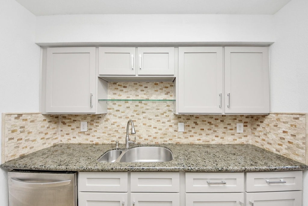 9700 Leawood Boulevard - Photo 16