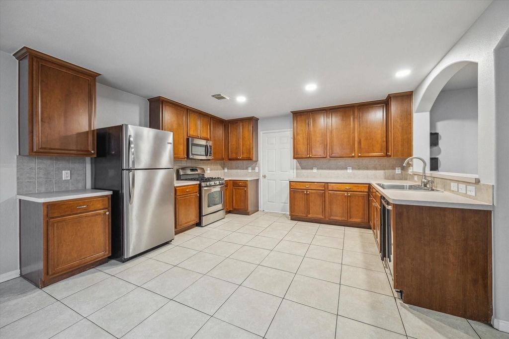 9842 Lynette Falls Drive - Photo 3