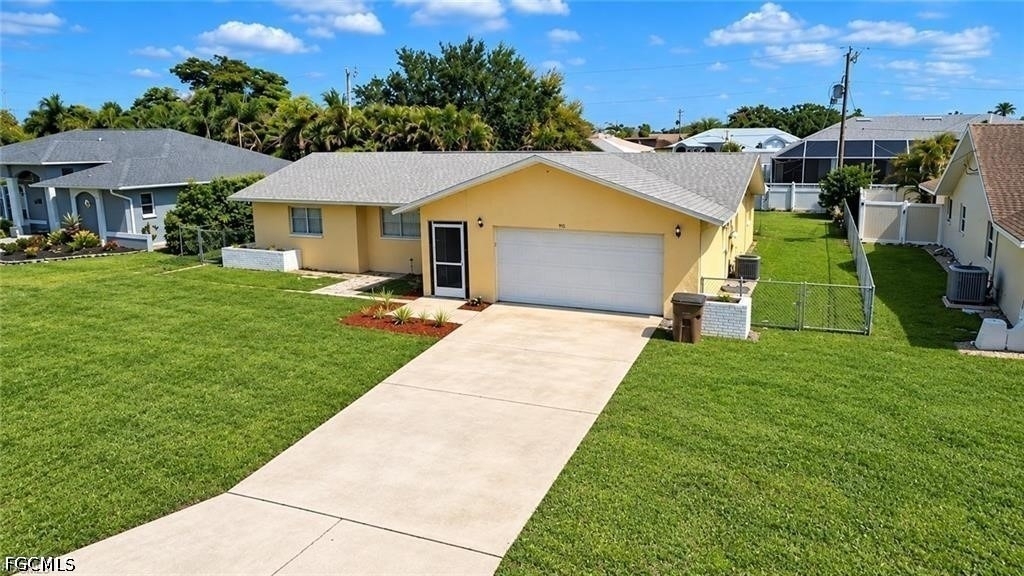 915 Se 20th Street - Photo 1