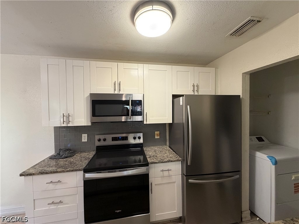 2875 Winkler Avenue - Photo 0