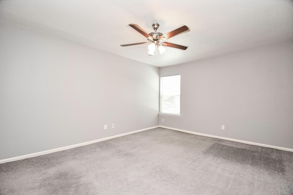 820 Threadneedle Street - Photo 18