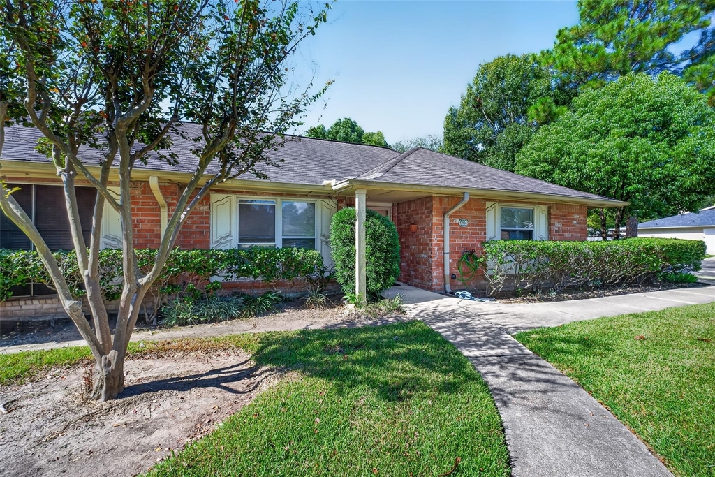 17104 Blackhawk Boulevard - Photo 0
