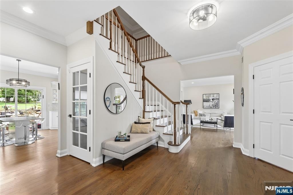 560 Van Emburgh - Photo 2