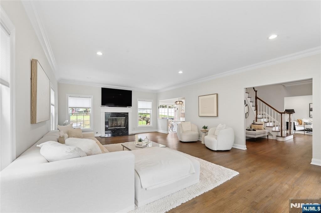 560 Van Emburgh - Photo 4