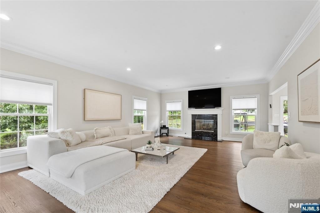 560 Van Emburgh - Photo 3