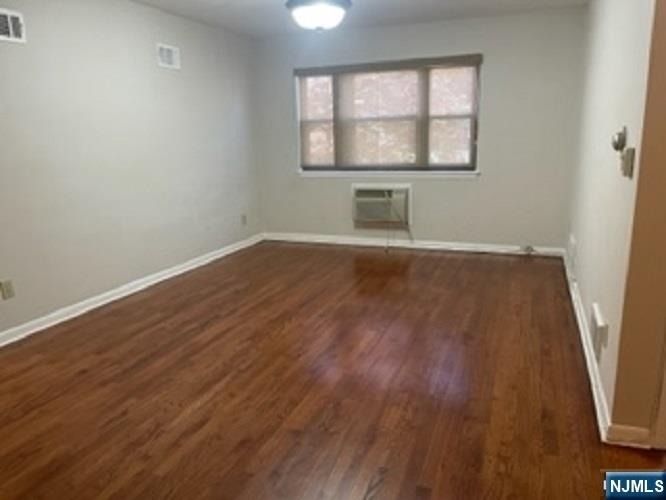 911 Teaneck - Photo 8