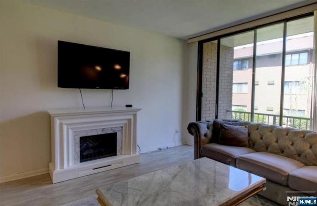 464 Liberty - Photo 1