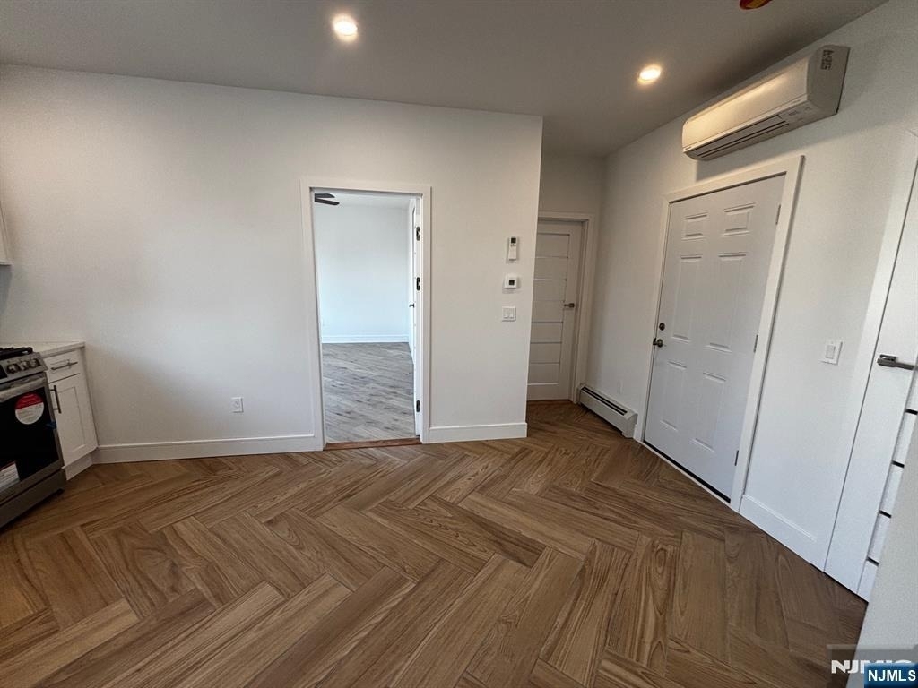 695 Elm - Photo 3