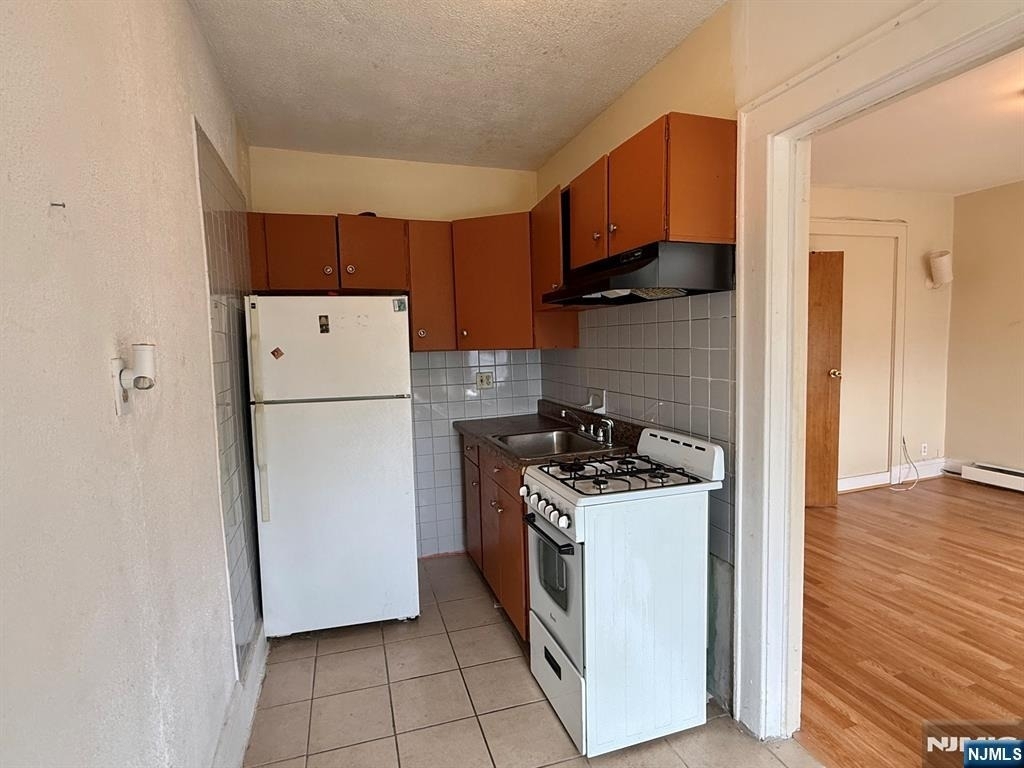 165-167 Davis - Photo 2