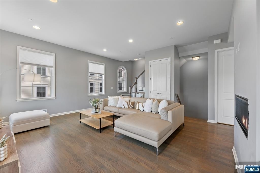 289 Bradley - Photo 0