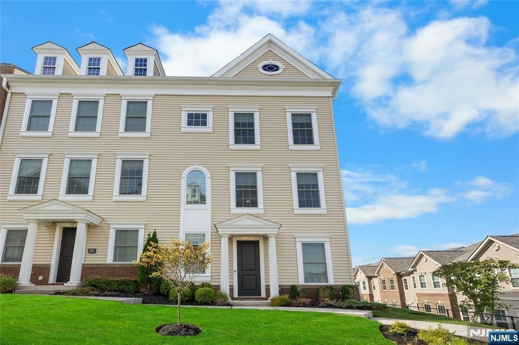 289 Bradley - Photo 1