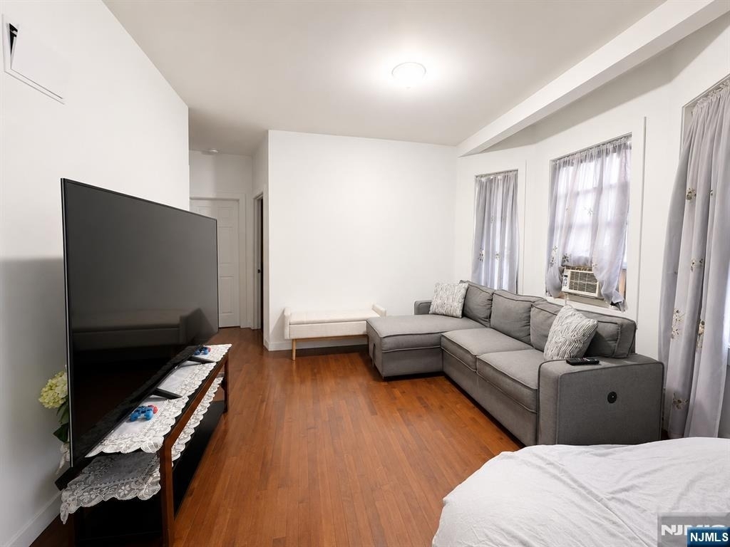 530 Harrison - Photo 1
