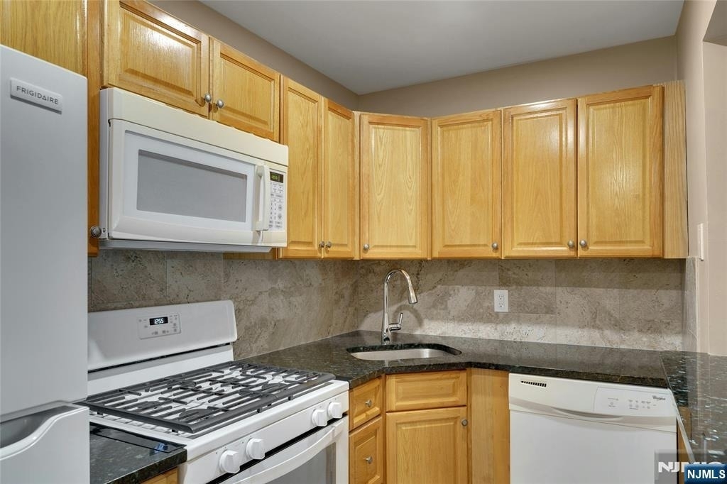25 Market - Photo 3