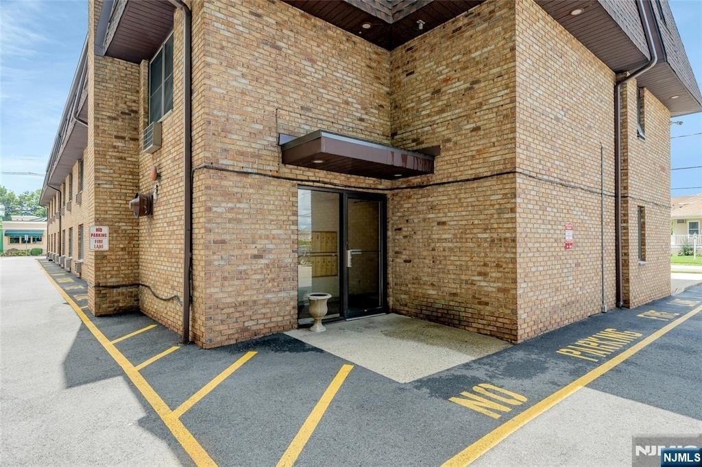 25 Market - Photo 16