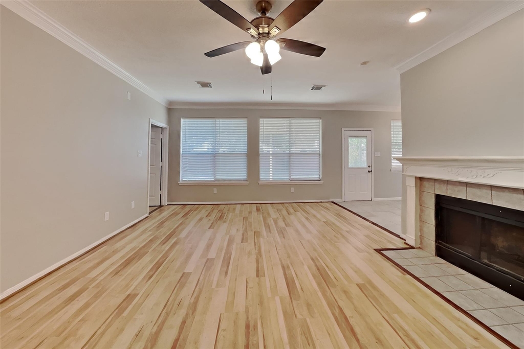 4731 Silverlake Drive - Photo 2