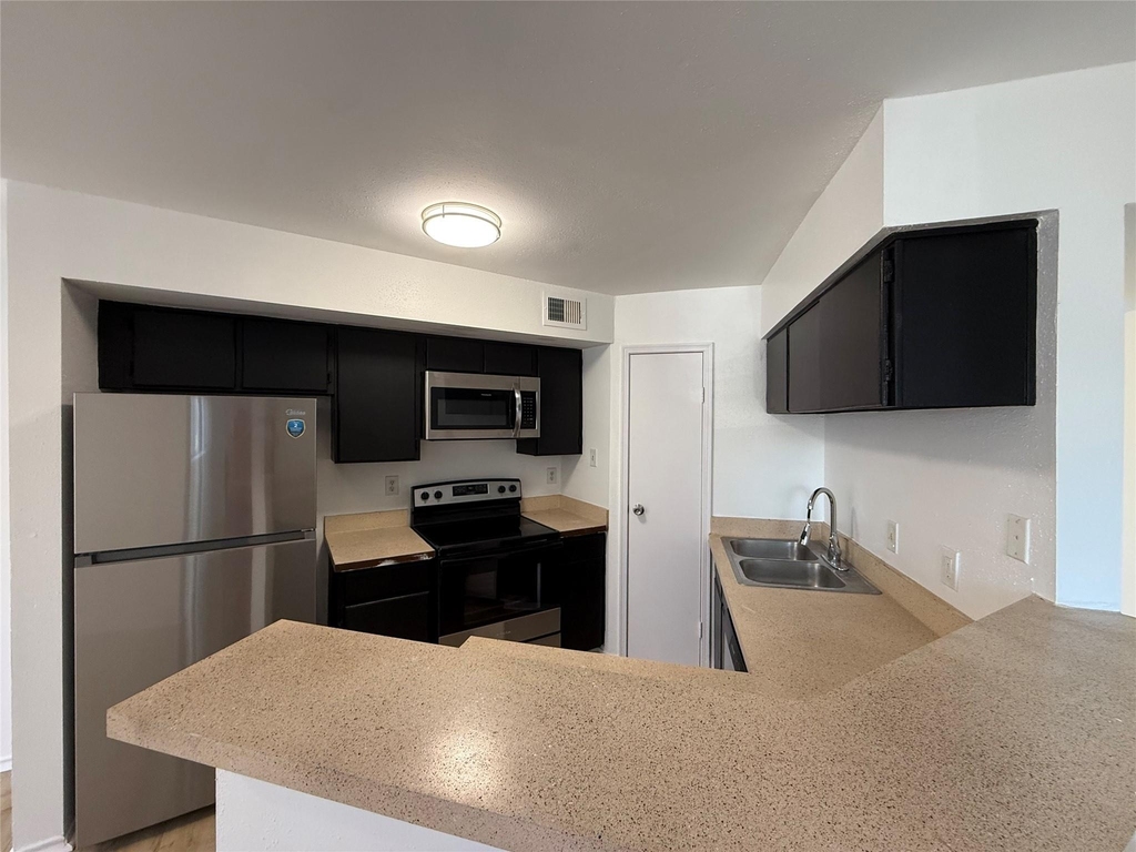7200 W T C Jester Boulevard - Photo 1