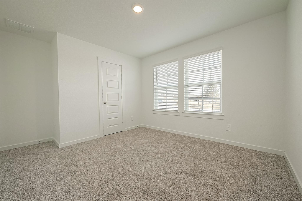 3918 Winterbourne Way - Photo 9