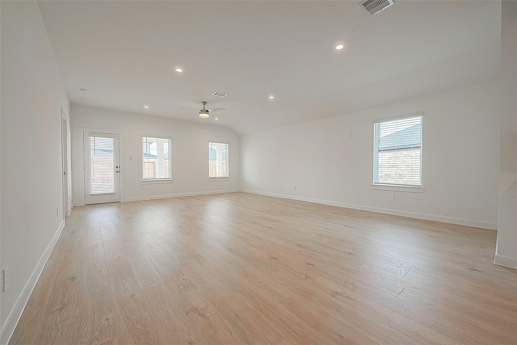 3918 Winterbourne Way - Photo 7