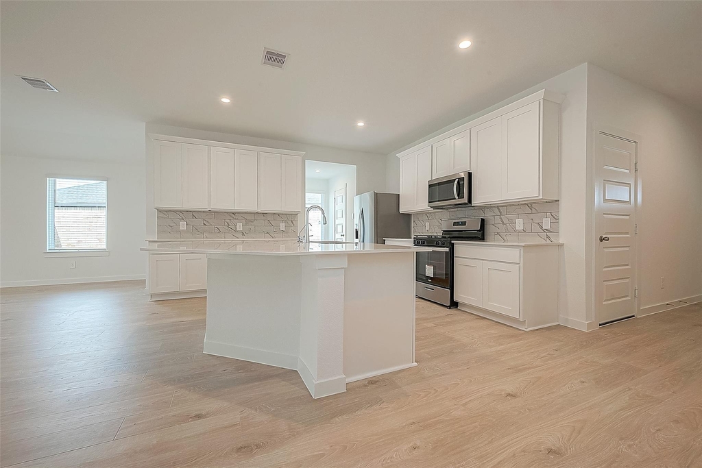 3918 Winterbourne Way - Photo 0