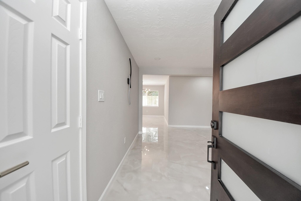 1503 Locklaine Drive - Photo 4