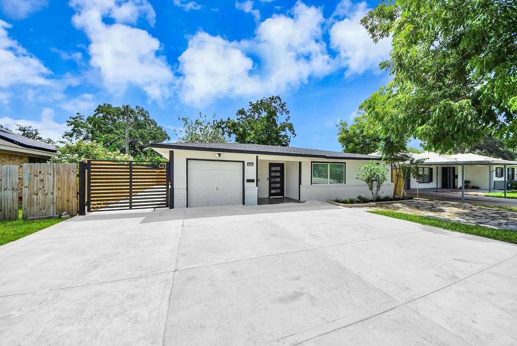 1503 Locklaine Drive - Photo 2