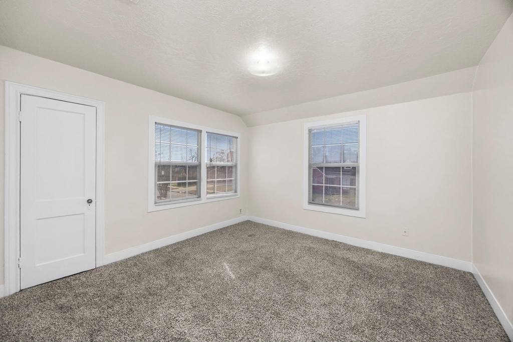 1501 Godwin Street - Photo 12