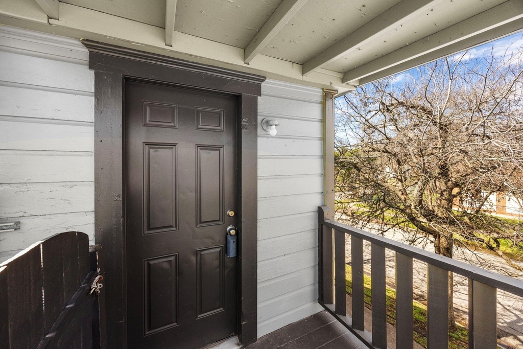 1501 Godwin Street - Photo 4