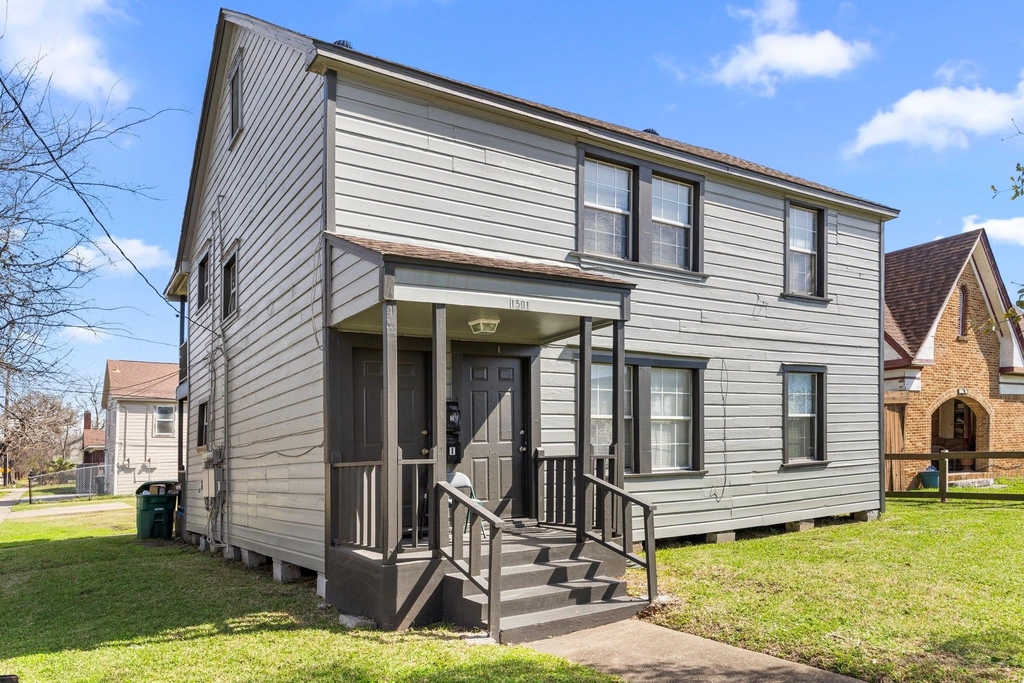 1501 Godwin Street - Photo 0