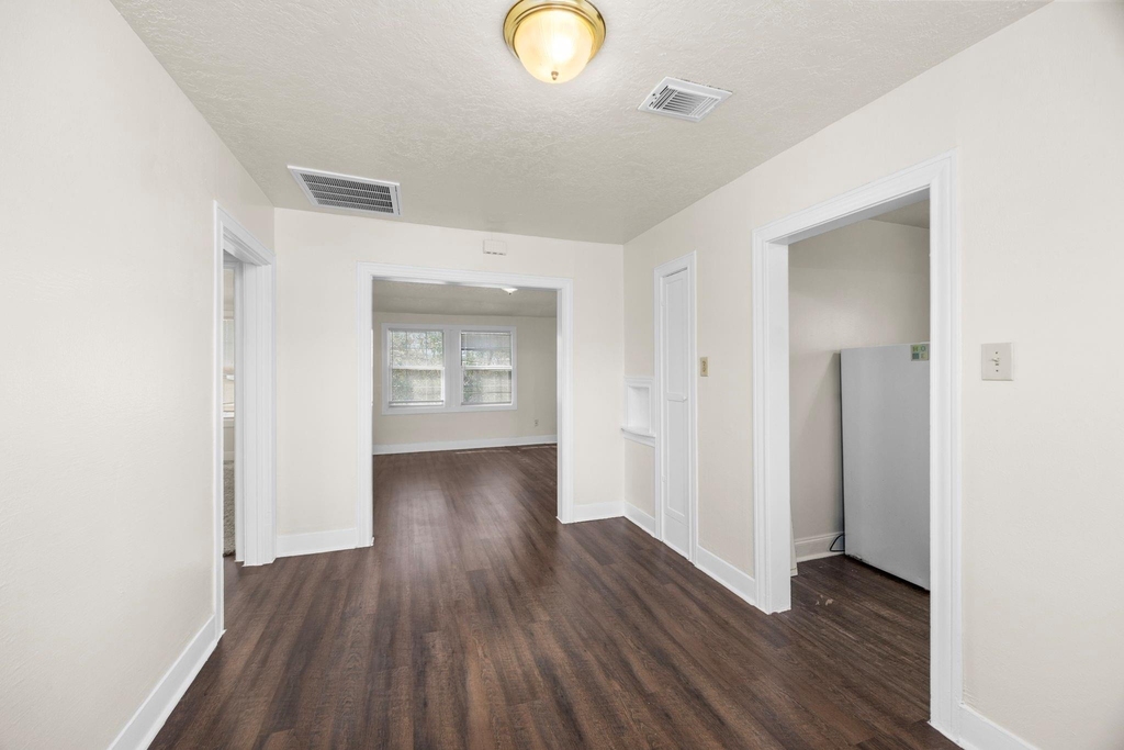 1501 Godwin Street - Photo 9