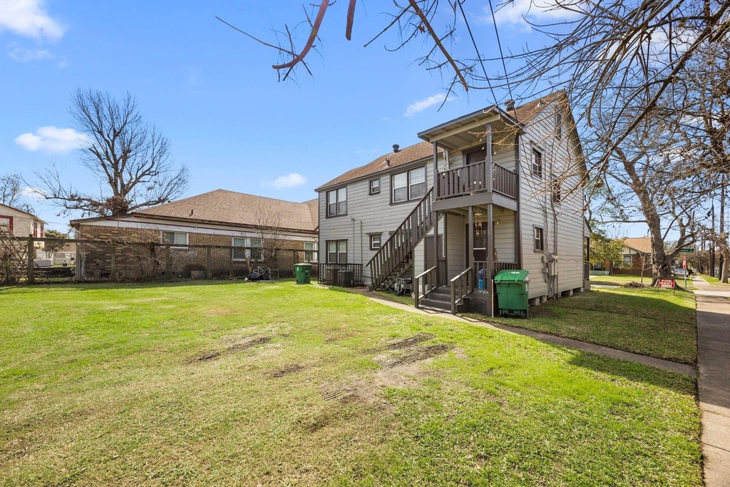1501 Godwin Street - Photo 1