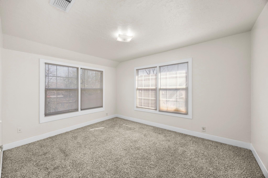 1501 Godwin Street - Photo 14