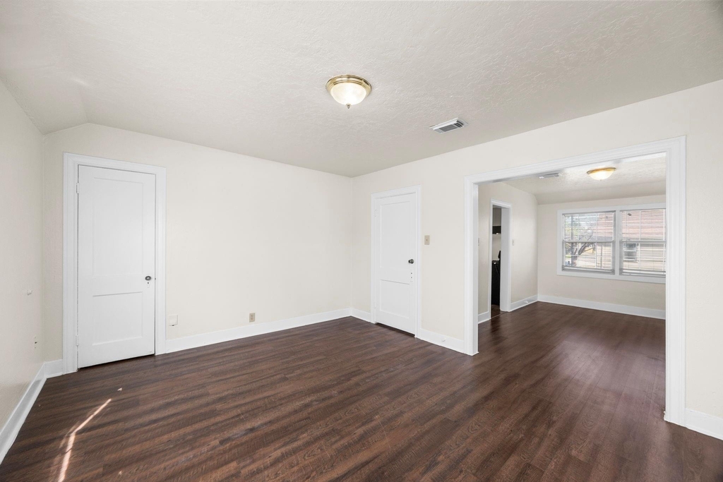 1501 Godwin Street - Photo 5