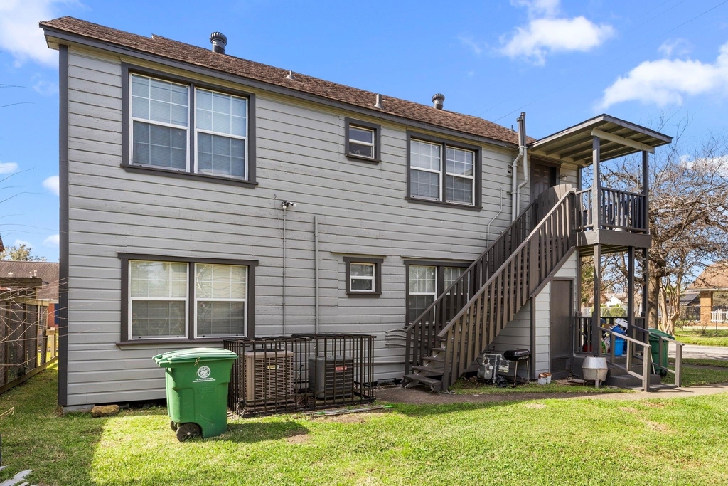 1501 Godwin Street - Photo 2