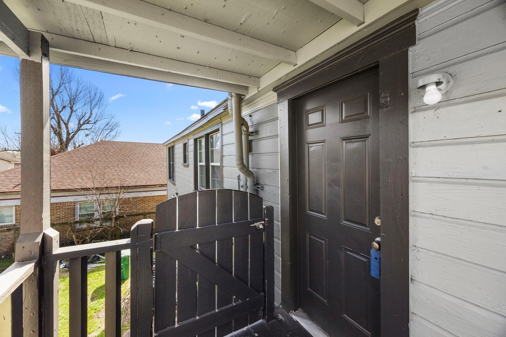 1501 Godwin Street - Photo 3