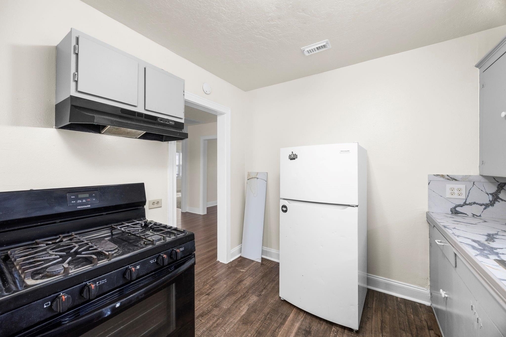 1501 Godwin Street - Photo 11