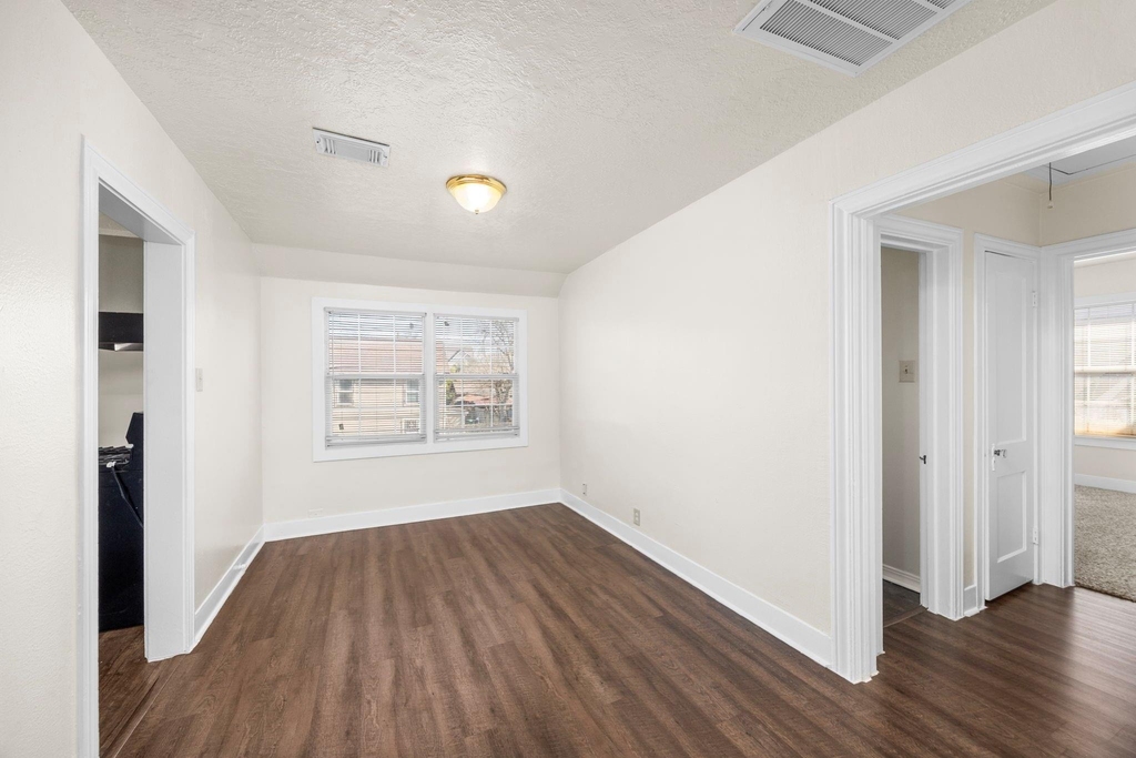 1501 Godwin Street - Photo 8