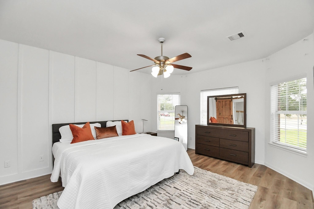 6715 Plum Springs Lane - Photo 3