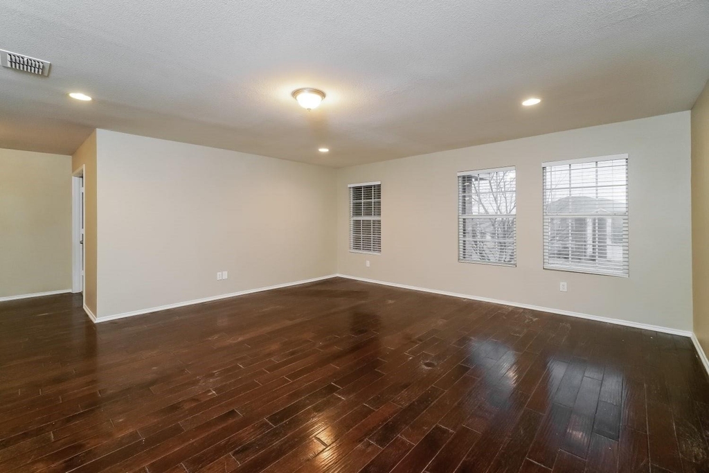 8000 Stowe Springs Lane - Photo 2