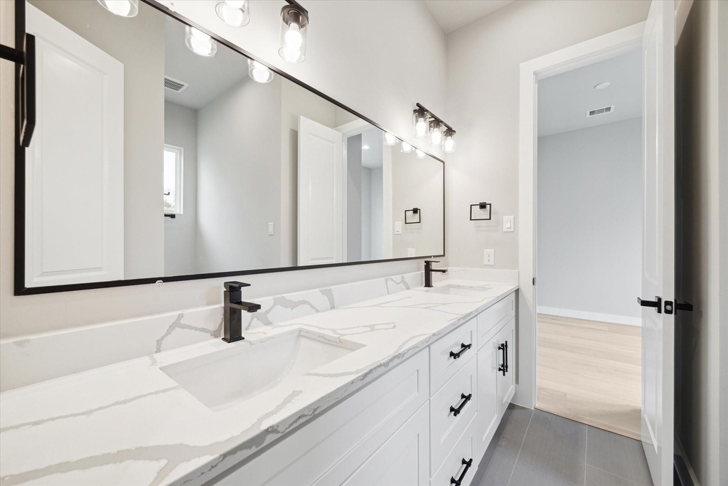 5811 Mansfield Heights Ln - Photo 9