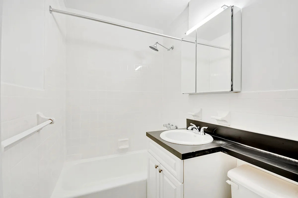 426 West 49th Street - Photo 4