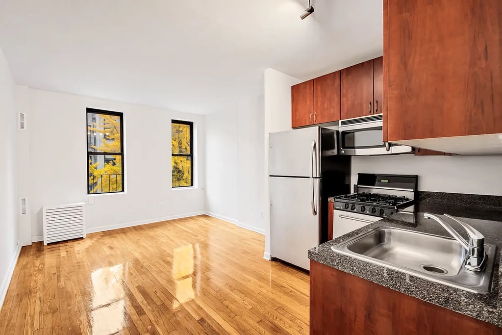 426 West 49th Street - Photo 1