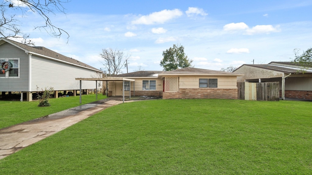 6809 W Bayou Drive W - Photo 0