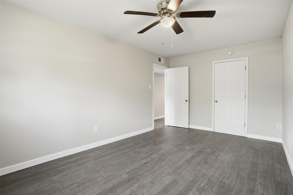 201 S Kansas Avenue - Photo 8