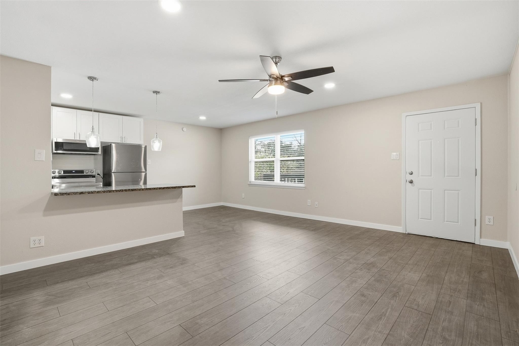 201 S Kansas Avenue - Photo 4