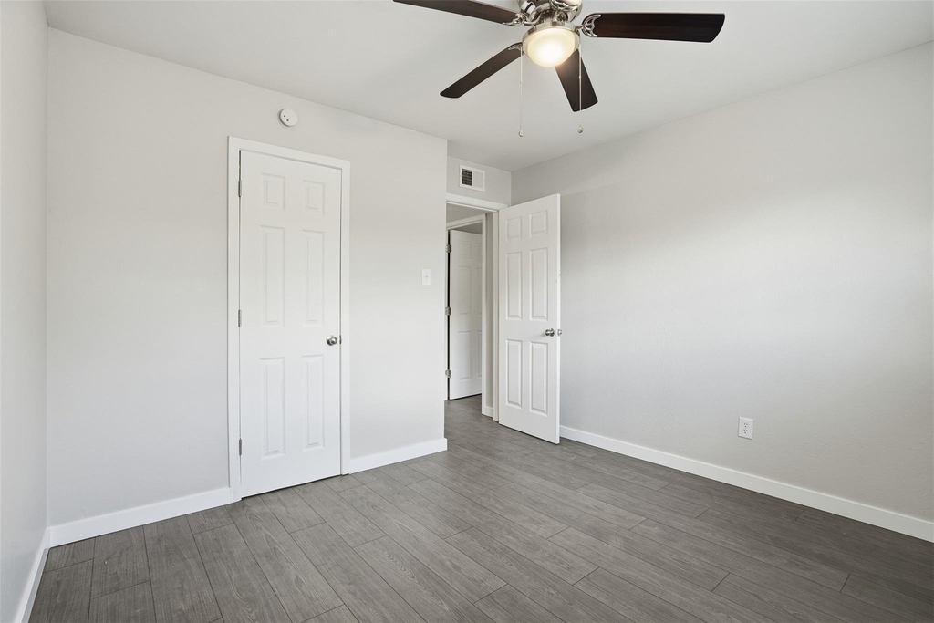 201 S Kansas Avenue - Photo 12