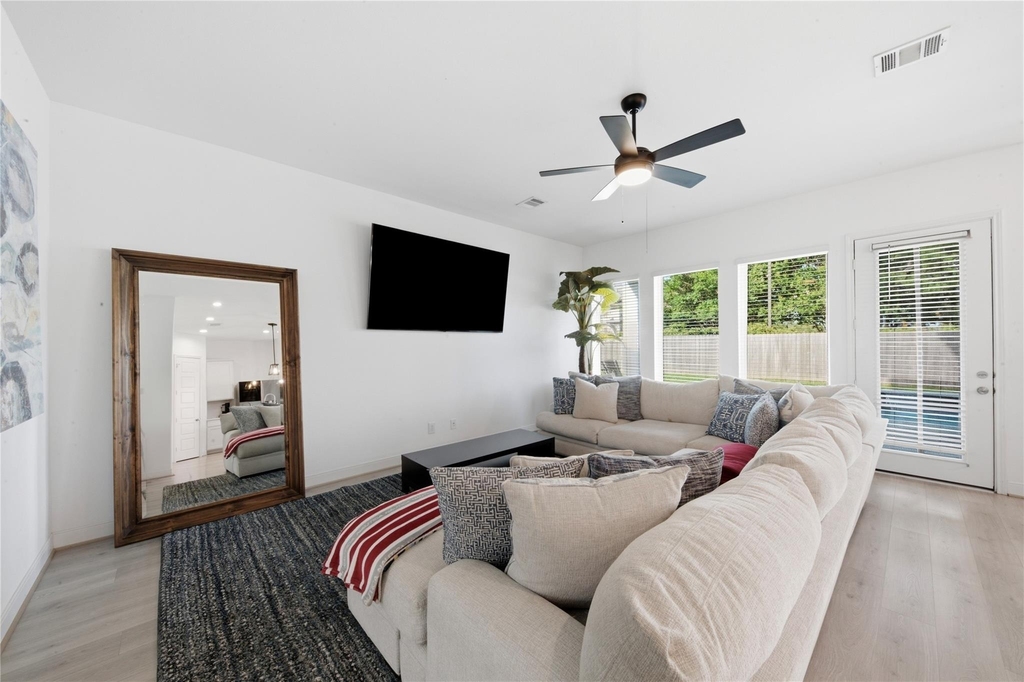 8903 Grovner Place - Photo 6