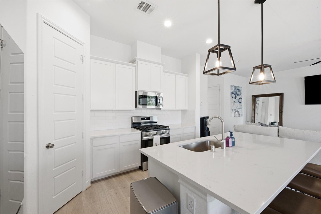 8903 Grovner Place - Photo 9