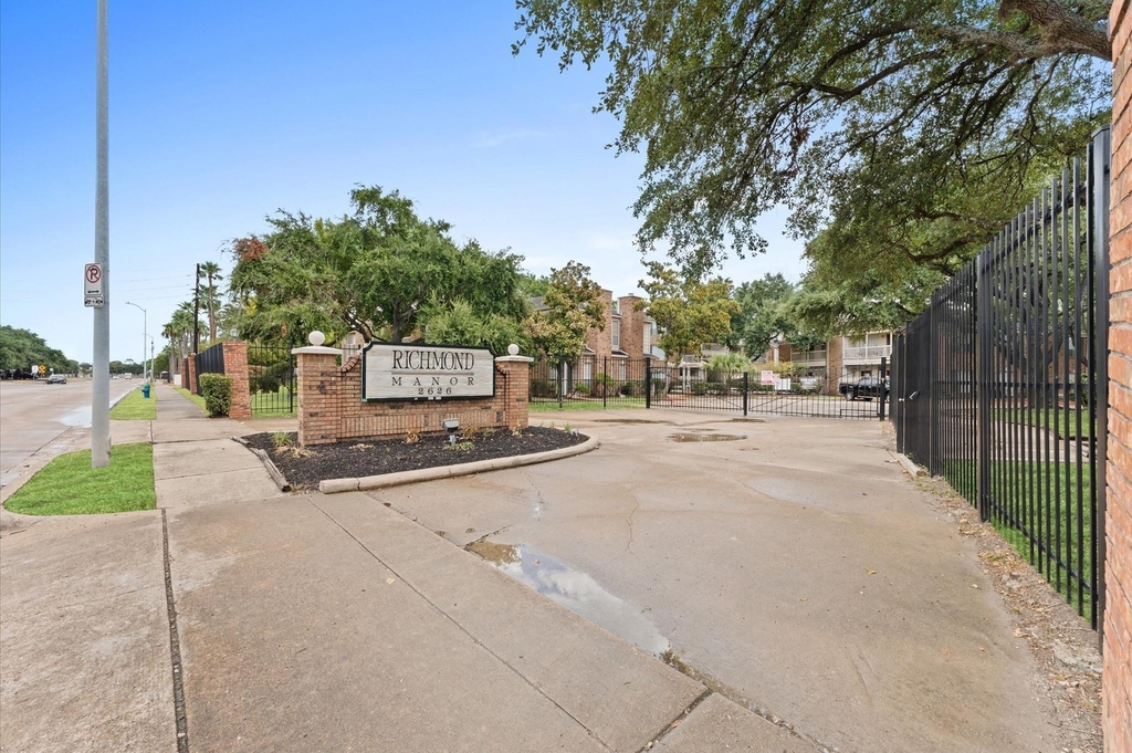 2626 Holly Hall Street - Photo 15